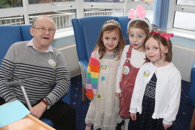 DM2030028a.jpg Bolnore Village Primary School pupils visiting Ashton Nursing home on World Book Day. Ray Dewdney with some of the children. Photo by Derek Martin Photography SUS-200503-143850008