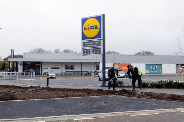 Final preparations outside Lidl on Wednesday ahead of its opening. Photo: Kate Shemilt ks20095-2