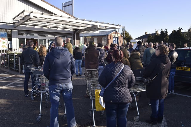 Aldi, Stanground, shoppers queuing before the 8am opening. EMN-200321-100405009