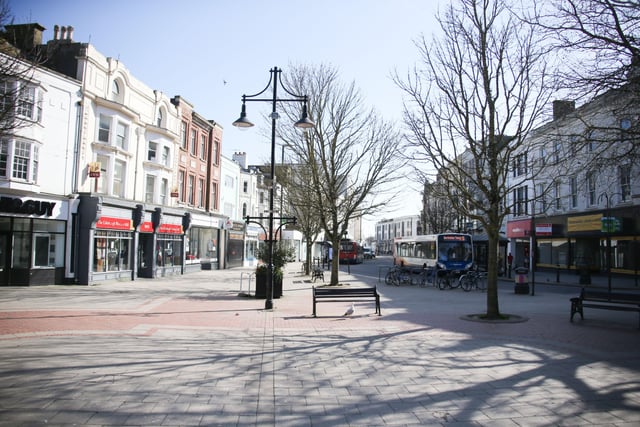 Worthing town centre is deserted SUS-200324-174514001