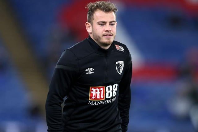 Arsenal are still leading the chase to sign Bournemouth winger Ryan Fraser, despite Liverpool holding advanced talks with the player. (Daily Mirror)