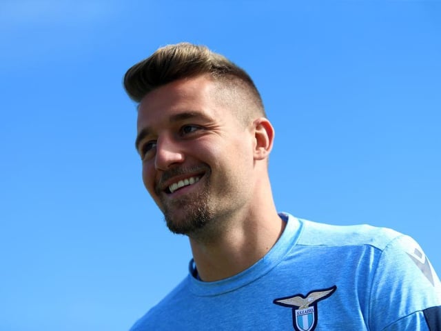 Manchester United have opened discussions with the representatives of Lazio midfielder Sergej Milinkovic-Savic and view him as the ideal replacement for Paul Pogba. (Footmercato)