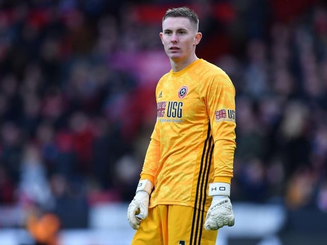 Sky Sports pundit Jamie Carragher believes Dean Henderson should return to Sheffield United this summer with David de Gea set to remain Manchester Uniteds first choice. (Various)