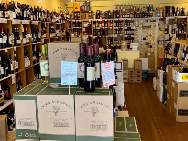 "If you need some decent wine to sip on, please call or email us and we will make sure that you don't run dry! Phone us on 01604638502 for more information.
northamptonwineconnection@gmail.com"
Free delivery minimum six bottles.