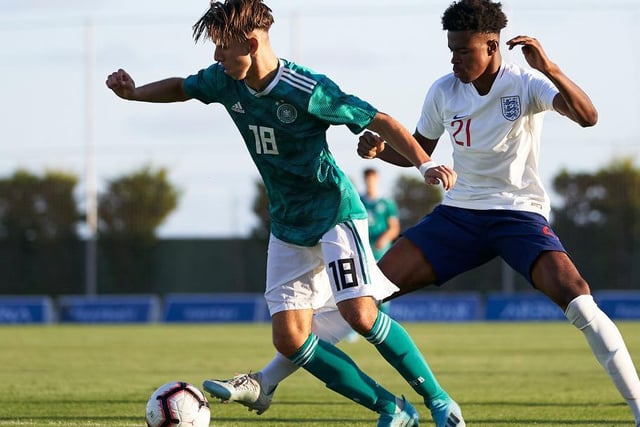 Manchester United, City and Liverpool are set to battle it out to sign Aston Villas England under-17s midfielder Carney Chukwuemeka. (The Athletic)