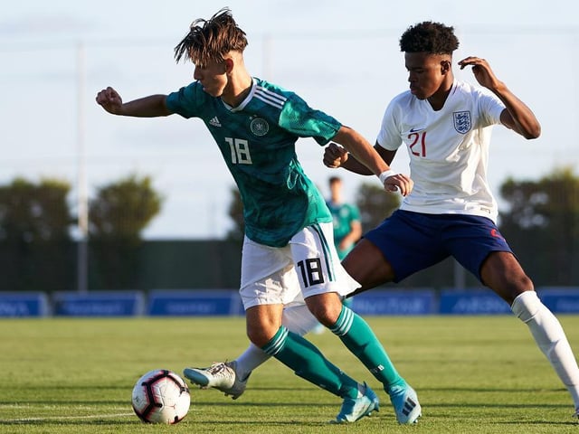 Manchester United, City and Liverpool are set to battle it out to sign Aston Villas England under-17s midfielder Carney Chukwuemeka. (The Athletic)