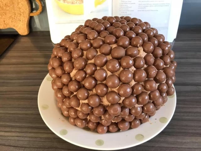Malteser cake