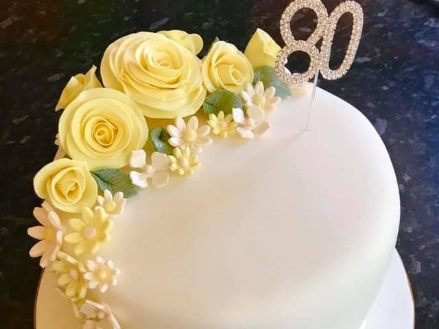 Catherine Moore made this 80th birthday victoria sponge cake for her mum SUS-200414-150357001