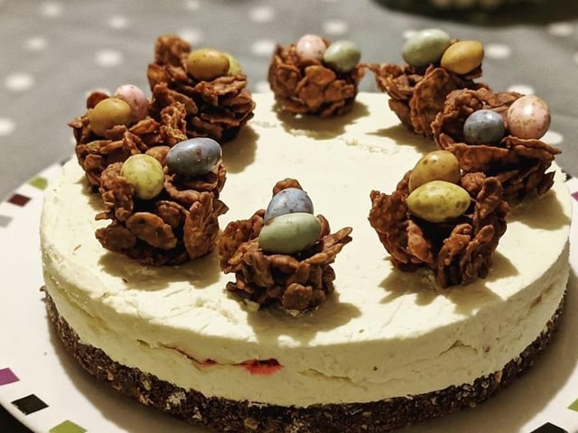 Hannah Borrett 's white chocolate and raspberry cheese cake topped with mini chocolate nests SUS-200414-150448001