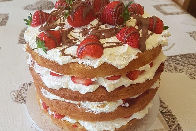 Amanda Reed made this strawberry sponge earning her second place for East Sussex SUS-200414-150608001