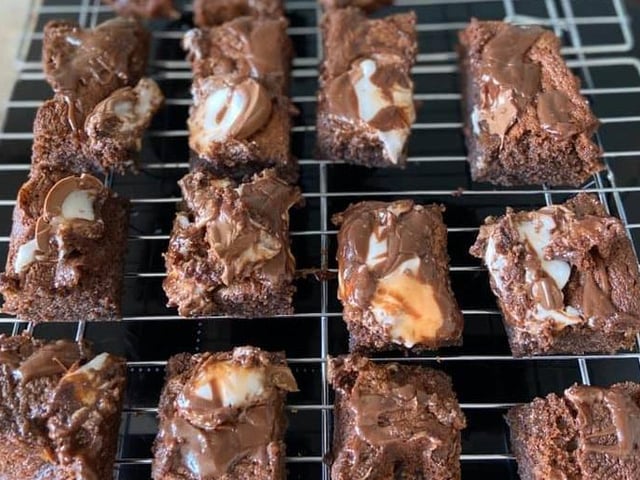 Jade Jenkins' brownies SUS-200414-150918001