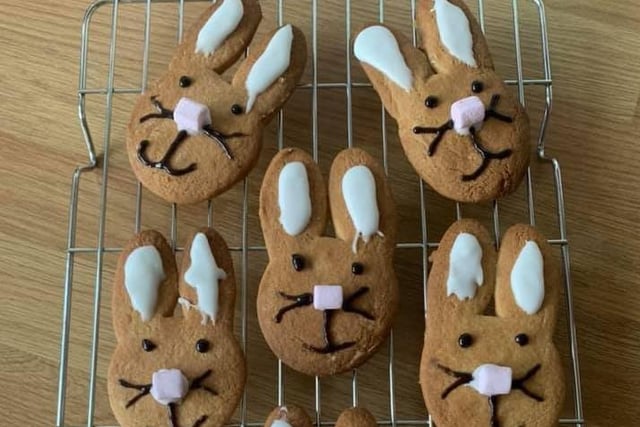 Harley Pearce made Easter bunny gingerbread biscuits with her two year old son SUS-200414-151028001