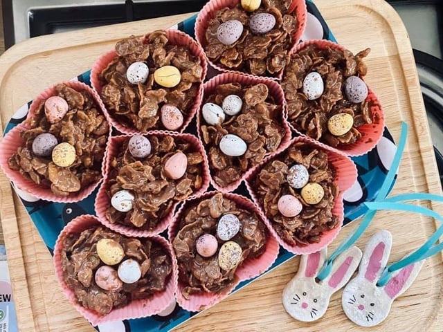 Joyce Wu sent us these chocolate cornflakes cakes by three year old Owain SUS-200414-151048001