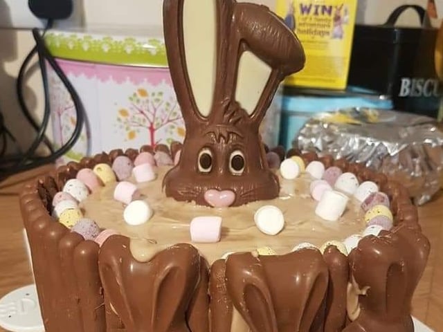 Natalie Purser's Easter cake SUS-200414-151008001