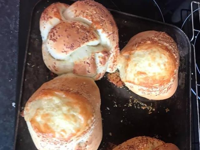 Laura Brown's daughter Amber, 10, made garlic, herb and cheese bread SUS-200414-151212001