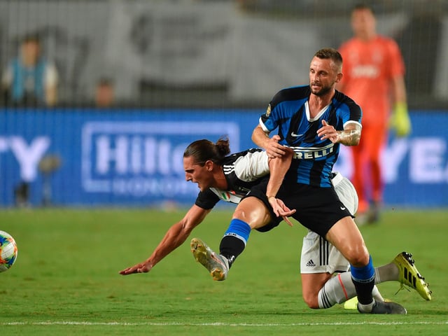 Liverpool have registered their interest in Inter Milan and Croatia midfielder Marcelo Brozovic. (Libero, via Mirror)