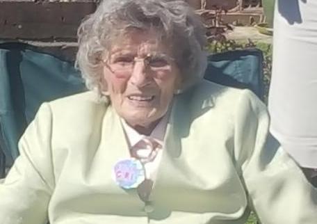 Residents in a Chichester road turned out to wish their neighbour Olive Mead a happy 100th birthday on April 19. https://www.chichester.co.uk/news/people/chichester-street-turns-out-neighbours-100th-birthday-celebration-2543948