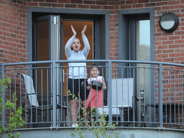 Residents from the Hawksbill Way area off London Road clapping for the NHS EMN-200423-220326009