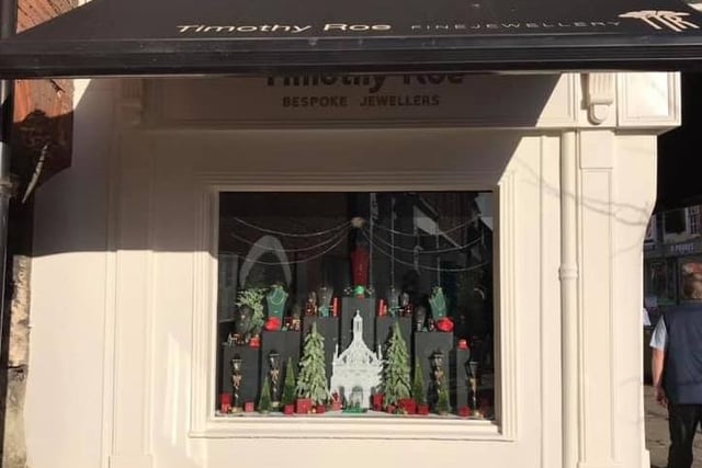 Timothy Roe Fine Jewellery's Christmas window SUS-190512-130911001
