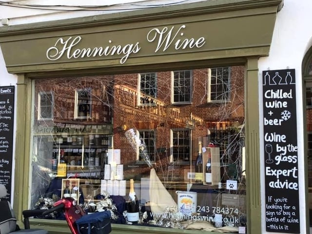Hennings Wine's Christmas window SUS-190512-130701001