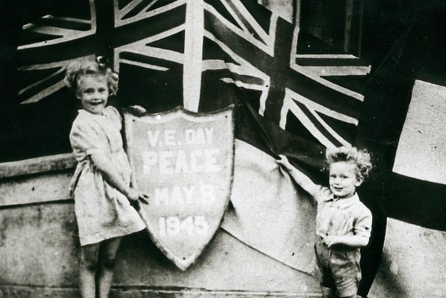 Do you know these two VE Day cherubs in MK?