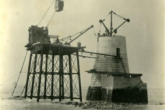 Photograph of Beachy Head Lighthouse under construction, 1901 SUS-170831-095509001