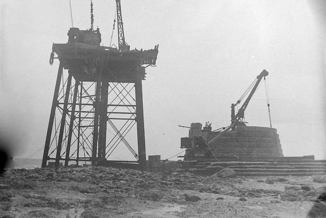 Construction of Beachy Head Lighthouse