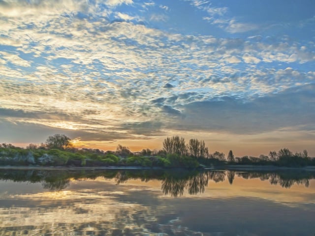 Sunrise over Shinewater Lake. This striking image was captured by Colin Say. SUS-200705-090702001