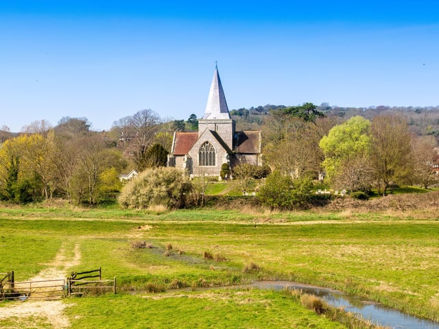 Alfriston Church in the sunshine, by Barry Davis. SUS-200605-103847001