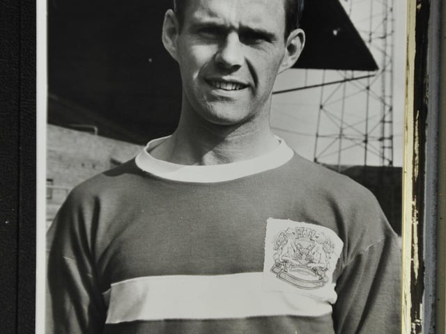 Midfielder who won 1 cap for the Republic of Ireland.