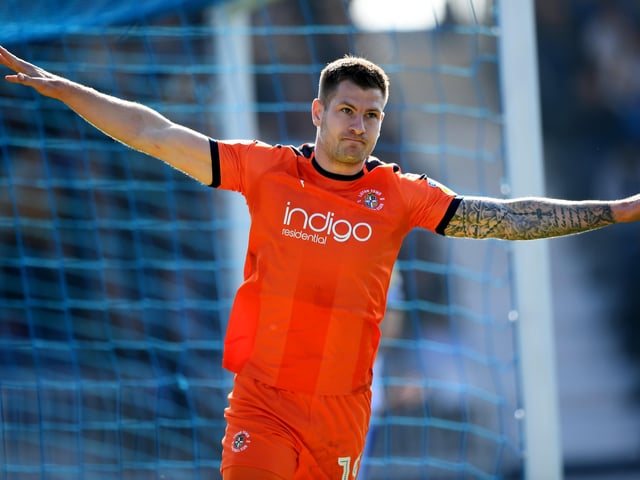 2018-19 season. 12/3/19: 1 Luton (37) , 2 Barnsley (37), 3 Sunderland (36), 4 Pompey (37), 5 Charlton (37), 6 Doncaster (36). 
Final table: 1 Luton, 2 Barnsley,  3 Charlton, 4 Pompey, 5 Sunderland, 6 Doncaster. 
No real change. The top 5 were well clear of the rest from early March onwards.