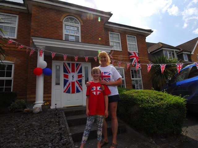 Sammi and Lucy Emsley decorated their home in Sheldrake Road, Sleaford and posted the story of Sammi's dad, who was a major in the SAS in the war and temporarily captured by Italian intelligence officers. They released him after he convinced them he was an Italian carpenter!