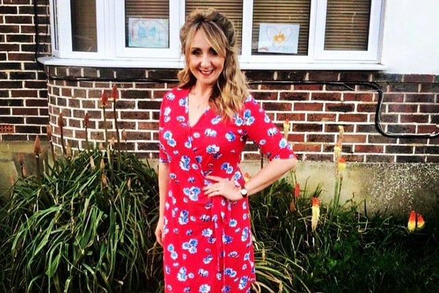 Singer Samantha Hawkins raised money for St Barnabas House hospice with her live stream sing-along on VE Day from her front garden in Angmering