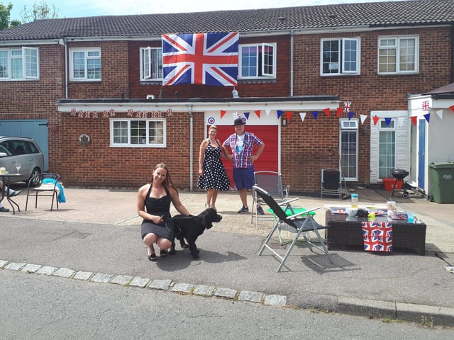 Socially distanced VE Day street party in Oak Tree Way, Hailsham. SUS-201105-104735001