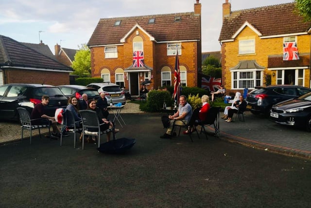 VE Day celebrations social distancing Waller Drive Banbury (photo from Debbie Rose)