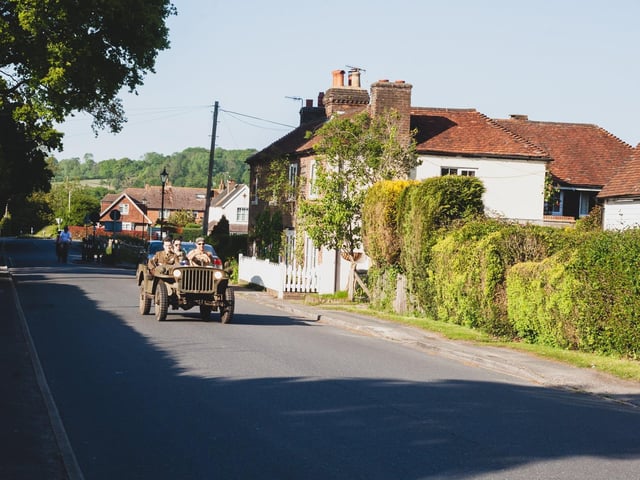 VE Day celebrations in Hartfield. SUS-201105-130927001