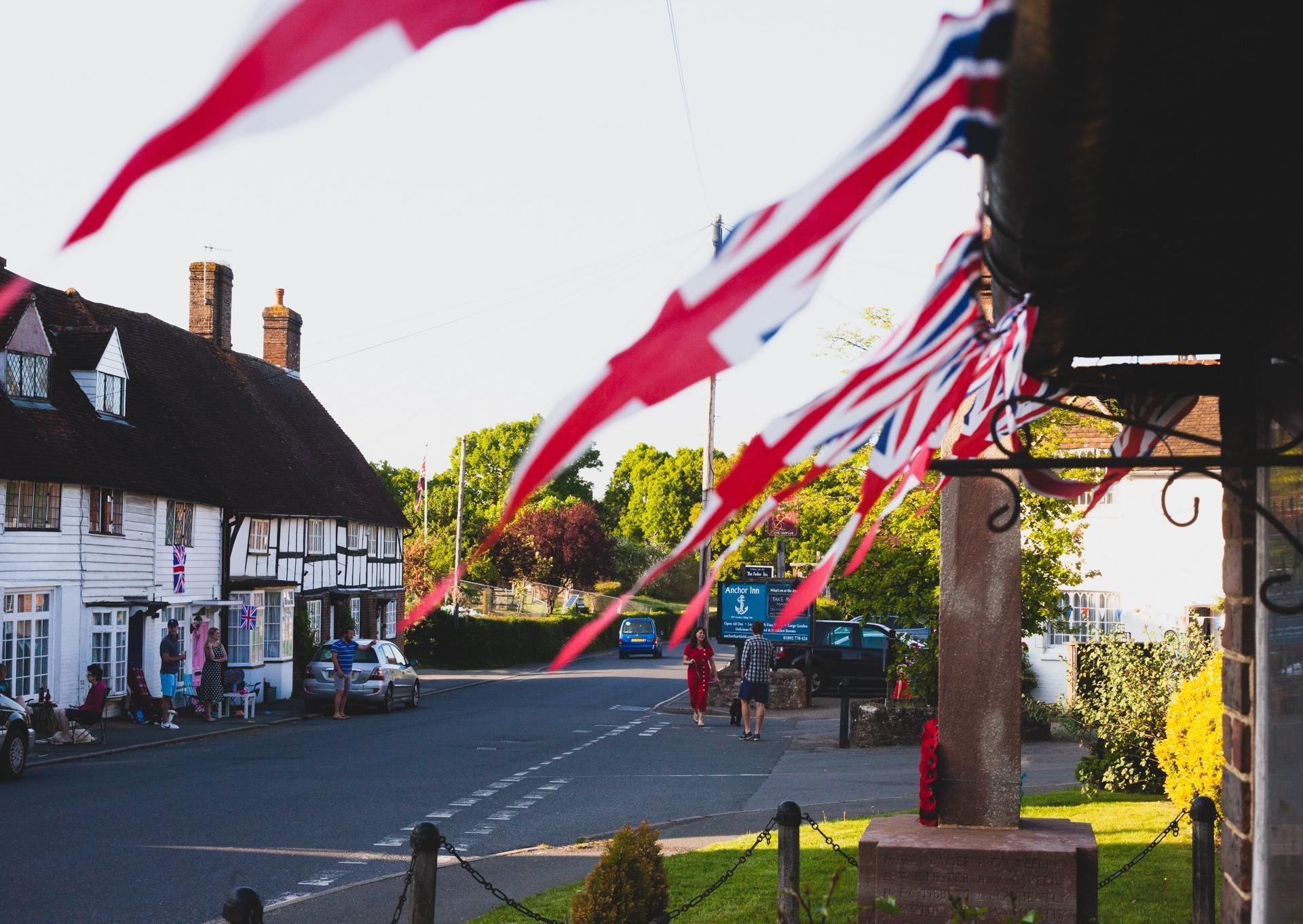 VE Day celebrations in Hartfield. SUS-201105-130840001