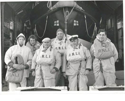 The crew of Beryl Tollemache: John Buckland, Graham Cole, Ron Wheeler, Jim Hall, Derek Hugget and George Cole SUS-200513-111636001