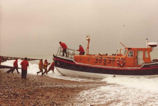 Launching the lifeboat at Eastbourne SUS-200513-111646001
