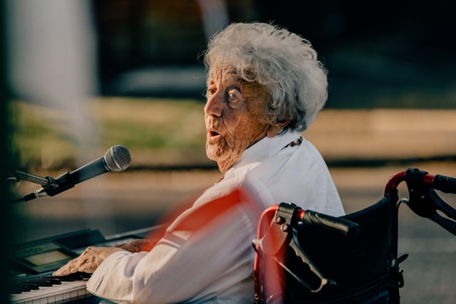 Granny Rosie played a special VE Day concert for neighbours in The Avenue, Chichester