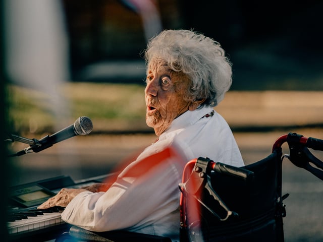 Granny Rosie played a special VE Day concert for neighbours in The Avenue, Chichester