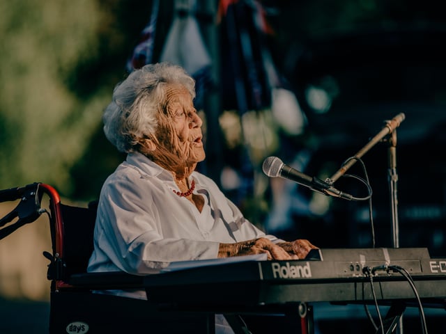Granny Rosie played a special VE Day concert for neighbours in The Avenue, Chichester