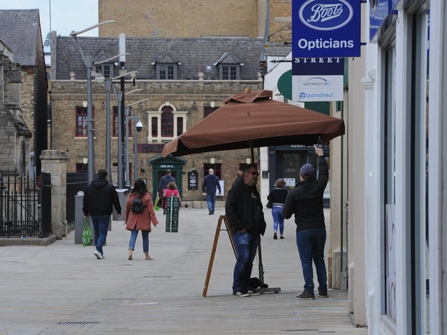 Saturday lunchtime in the city centre EMN-200516-144400009