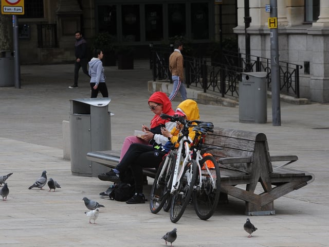 Saturday lunchtime in the city centre EMN-200516-144422009