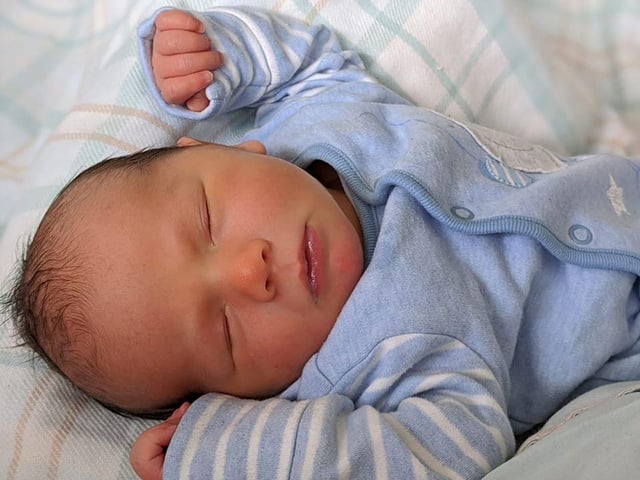 Finn McLaughlin, born April 25