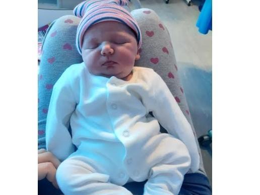 Darcie Alison Molloy was born on May 13,weighing6lb 14oz