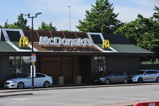 Queues at McDonald's Bourges Boulevard EMN-200521-161637009
