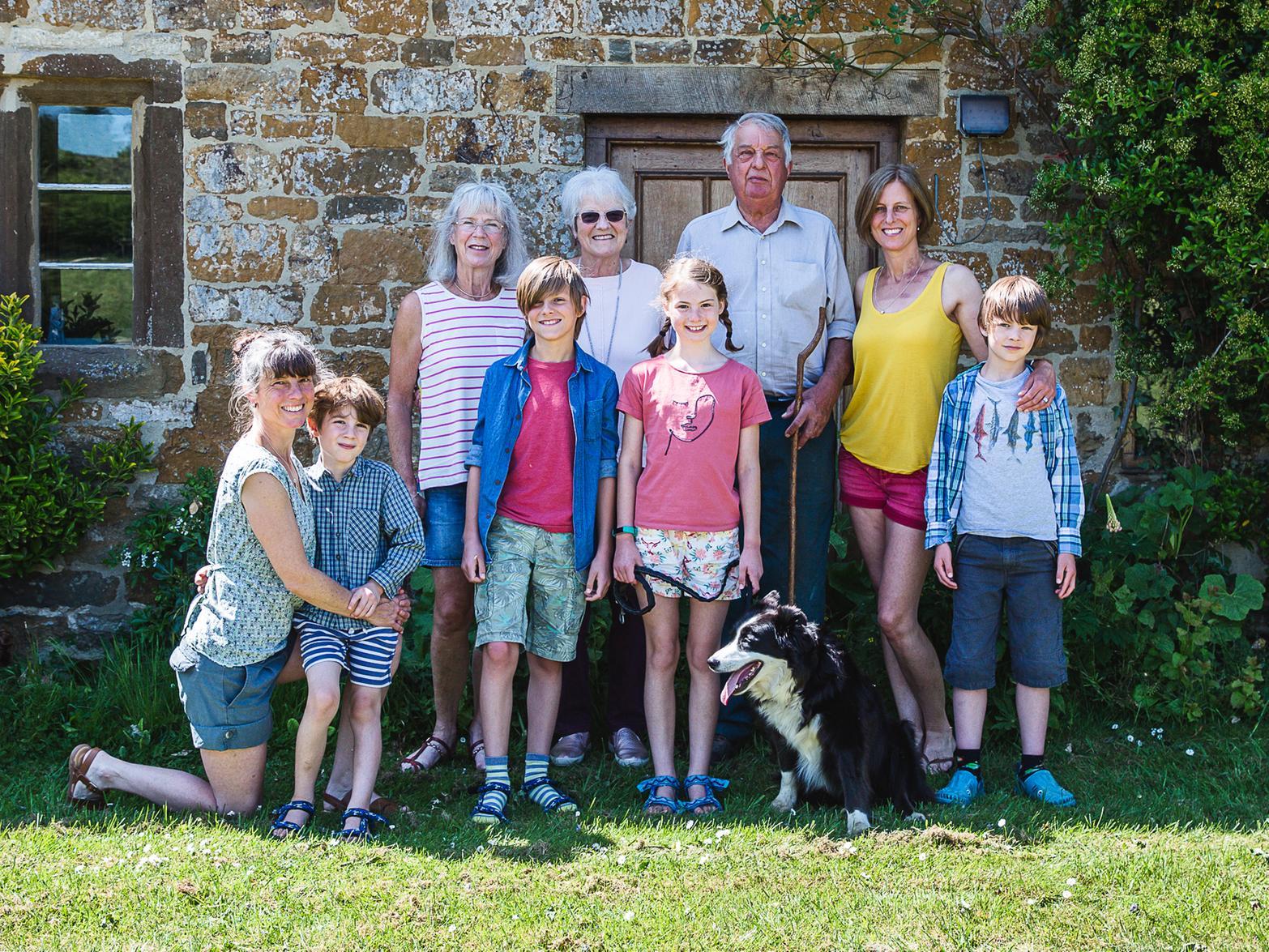 Brailes family Lockdown Doorstep portrait (photo from Amelia de Jong and ACEsnaps Photography)