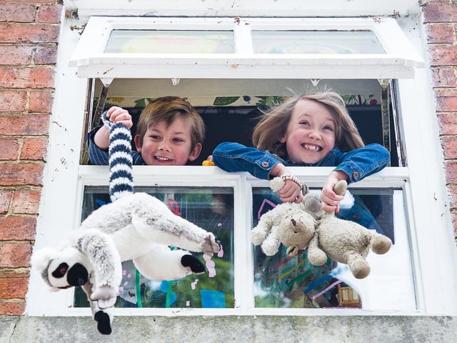 Brailes family Lockdown Doorstep portrait (photo from Amelia de Jong and ACEsnaps Photography)