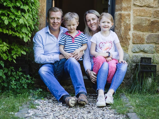 Great Tew family Lockdown Doorstep portrait (photo from Amelia de Jong and ACEsnaps Photography)